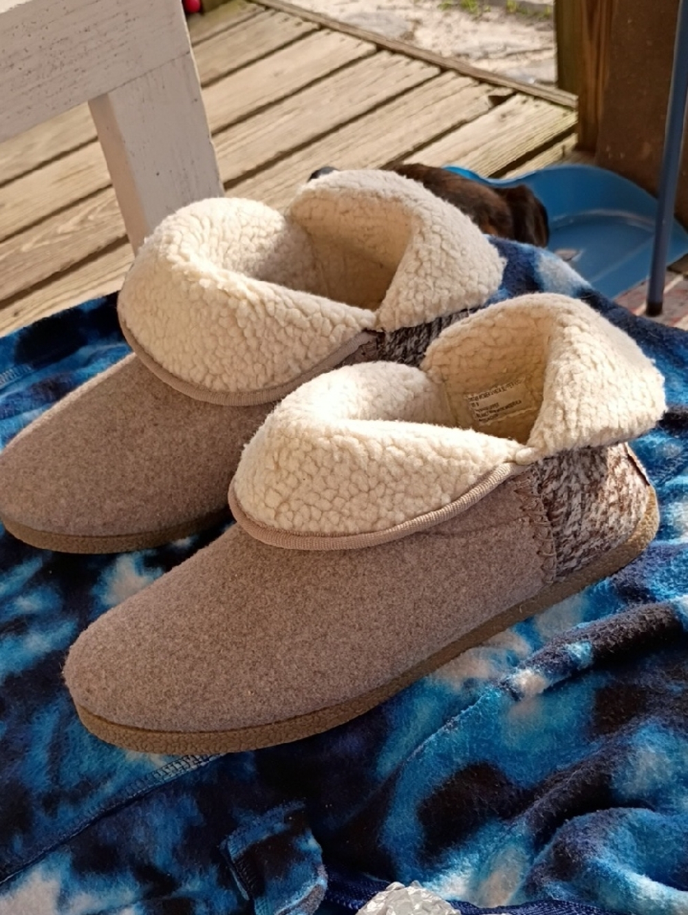 Cozy Sherpa-Lined Slip-On Rockport Veda Slippers